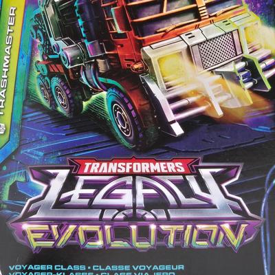 LOT 51: NIB Transformers Legacy Evolution Toys