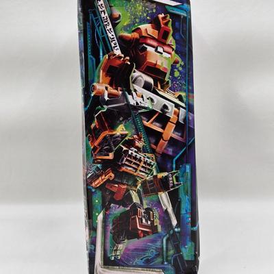 LOT 51: NIB Transformers Legacy Evolution Toys