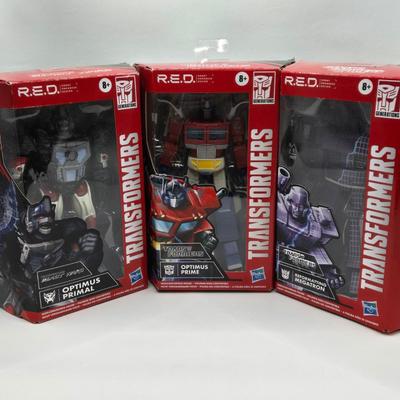 LOT 52: NIB Transformers R.E.D. Toys