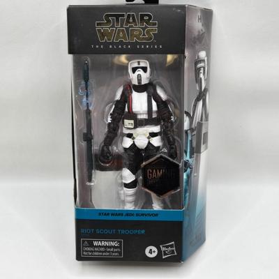 LOT 56: NIB Star Wars the Black Series Toys