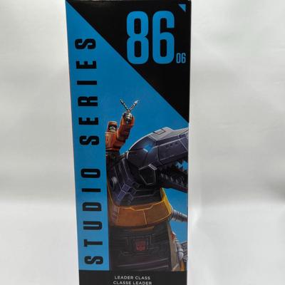 LOT 58: Transformers The Movie Studio Series Grimlock and Autobot Wheelie NIB