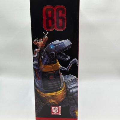 LOT 58: Transformers The Movie Studio Series Grimlock and Autobot Wheelie NIB