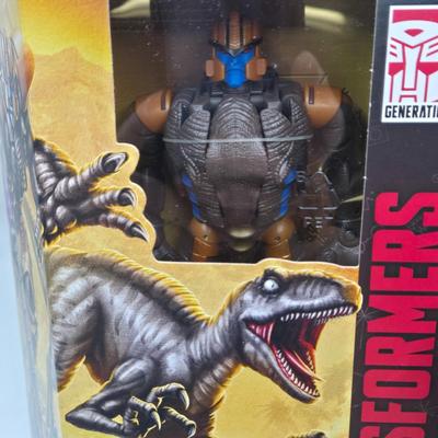 LOT 64: NIB Transformers Kingdom War for Cybertron Trilogy Toys
