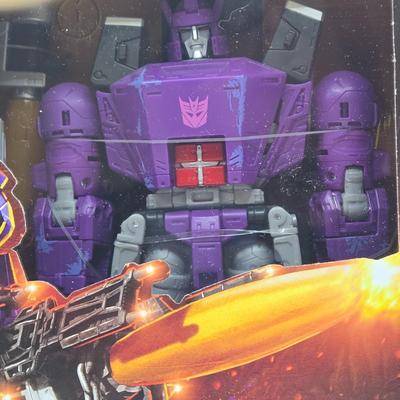 LOT 68: NIB Transformers Kingdom War for Cybertron Toys