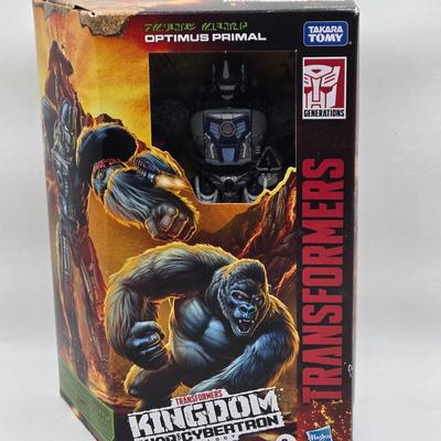 LOT 68: NIB Transformers Kingdom War for Cybertron Toys