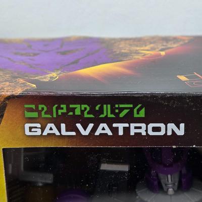 LOT 68: NIB Transformers Kingdom War for Cybertron Toys