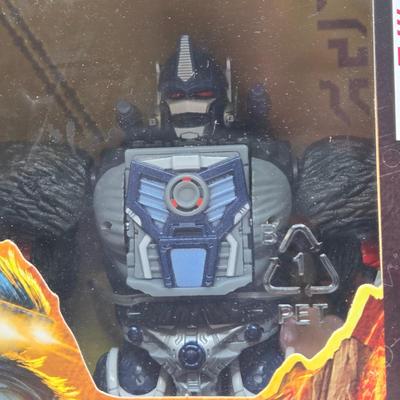 LOT 68: NIB Transformers Kingdom War for Cybertron Toys