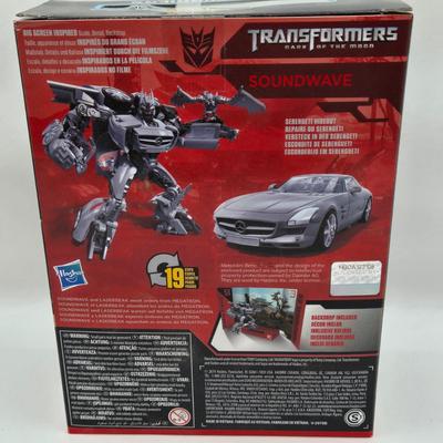 LOT 137: Transformers Studio Series Toys NIB