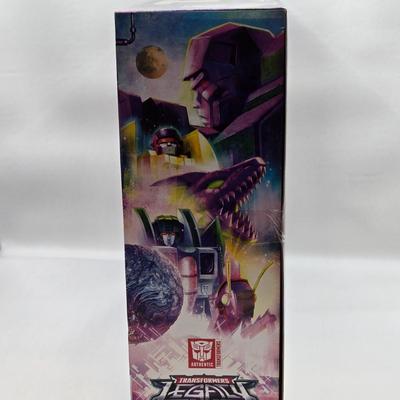 LOT 139: Transformers Legacy and Legacy Evolution Toys NIB