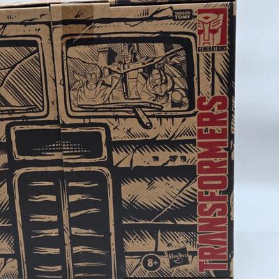 LOT 140: NIB Transformers Alternate Universe Optimus Prime and War for Cybertron Trilogy Bug Bite