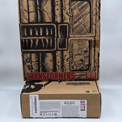 LOT 140: NIB Transformers Alternate Universe Optimus Prime and War for Cybertron Trilogy Bug Bite
