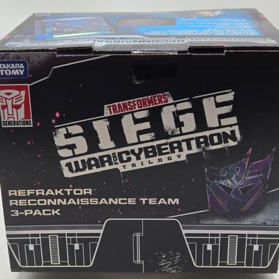 LOT 141: NIB Transformers Siege War for Cybertron Trilogy Refraktor Reconnaissance Team 3-Pack