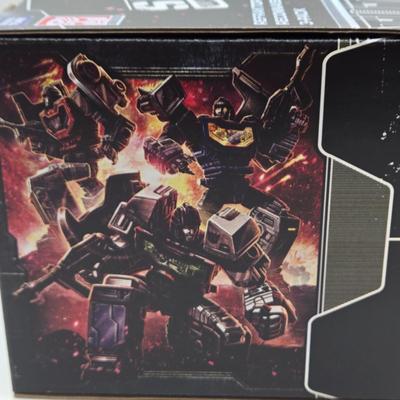 LOT 141: NIB Transformers Siege War for Cybertron Trilogy Refraktor Reconnaissance Team 3-Pack