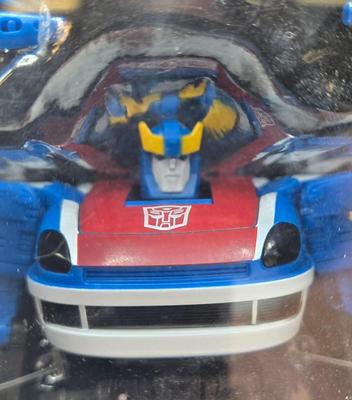 LOT 142: Transformers Earthwise War for Cybertron Trilogy Toys NIB