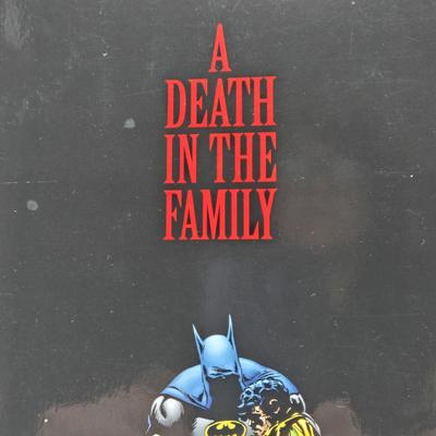 LOT 147: Variety of DC Hard and Soft Covered Batman Comic Books
