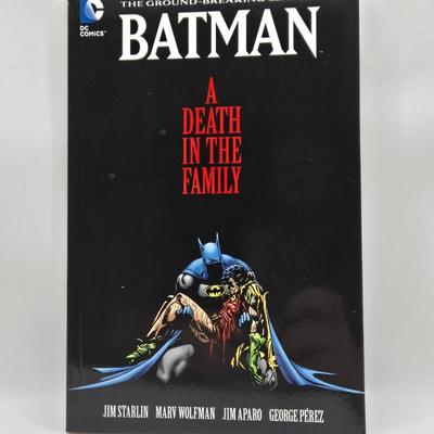 LOT 147: Variety of DC Hard and Soft Covered Batman Comic Books