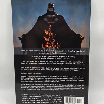 LOT 147: Variety of DC Hard and Soft Covered Batman Comic Books