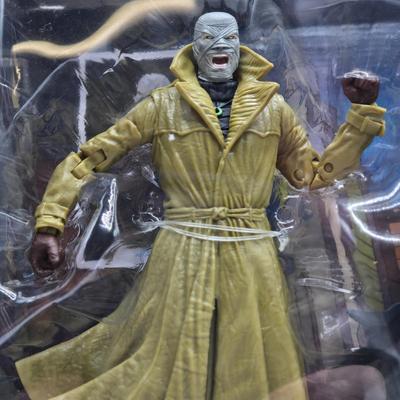 LOT 159: DC Multiverse Batman vs. Hush, Batman of Zur-En-Arrh Unmasked, Superboy-Prime, and General Zod NIB