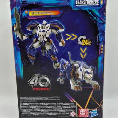 LOT 167: Transformers Legacy United Prime Universe Thundertron and Transformers Legacy Autobot Skids NIB