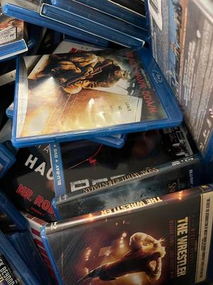 LOT 184: Dozens of EMPTY Blu-Ray Cases