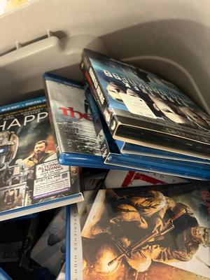 LOT 184: Dozens of EMPTY Blu-Ray Cases