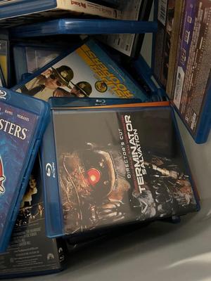 LOT 184: Dozens of EMPTY Blu-Ray Cases