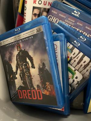 LOT 184: Dozens of EMPTY Blu-Ray Cases