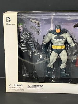 LOT 186: DC Collectibles - Batman The Dark Knight Returns Action Figure 4-Pack