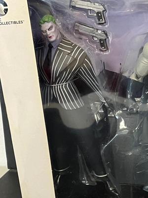 LOT 186: DC Collectibles - Batman The Dark Knight Returns Action Figure 4-Pack