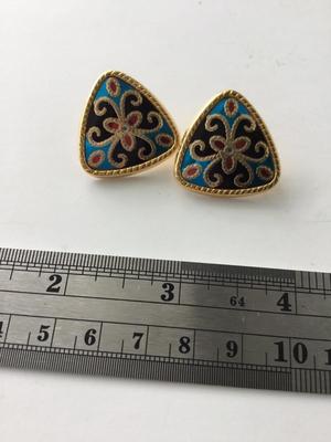 Unmarked beautiful clip on triangle earrings