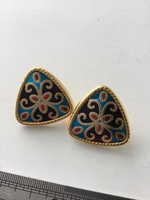 Unmarked beautiful clip on triangle earrings
