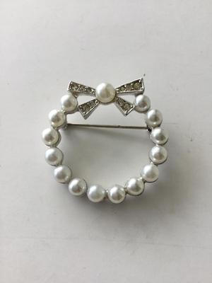 Unmarked beautiful vintage brooch