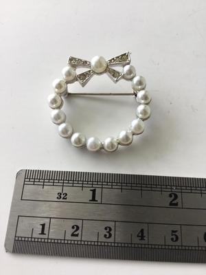 Unmarked beautiful vintage brooch