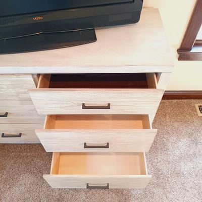 LOT 27: Farmhouse Style (3) Piece Bedroom Set w/ Temper-Pedic Ergo Plus Adjustable Frame (Mattress NOT included)