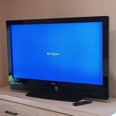 LOT 29: Vizo 42” HDTV Smart TV with Remote
