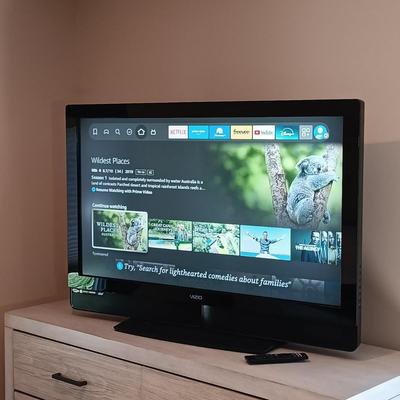 LOT 29: Vizo 42” HDTV Smart TV with Remote