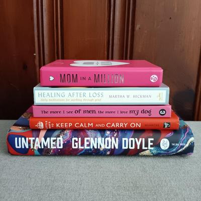 LOT 44: Contemporary Upholstered Bench with Crate & Barrel Rati Vase, Books and More