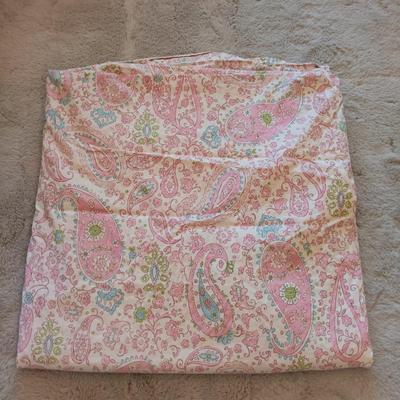 LOT 45: Grass Storage/Laundry Basket with Lid, Machine Washable Area Rug, Pottery Barn Queen Duvet & Euro Shams