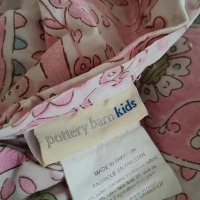 LOT 45: Grass Storage/Laundry Basket with Lid, Machine Washable Area Rug, Pottery Barn Queen Duvet & Euro Shams