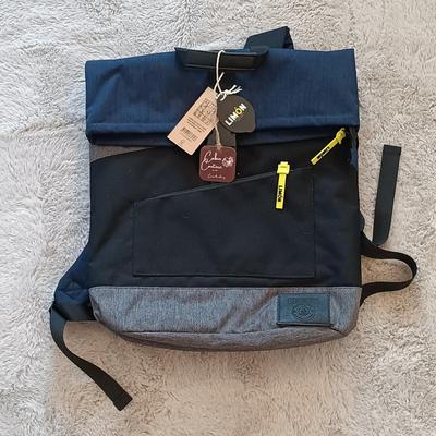 LOT 49: Limon Bonobo Back Pack with Tags, Insul-x- Mat and 19th Hole Sign