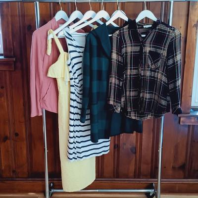 LOT 50: Collection of Women’s Clothing XS from Banana Republic, Ann Taylor Loft and More