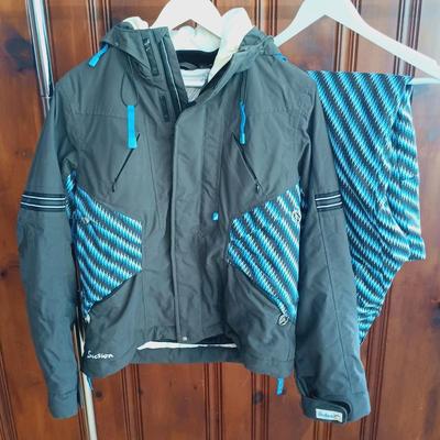 LOT 52: Section Division Women's Size XS Ski Jacket and Size Small Snow Pants