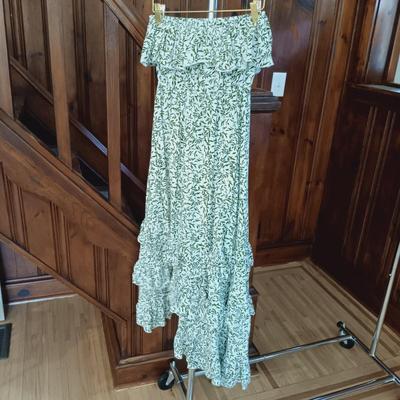 LOT 164: Women's Clothing Size Small by Ralph Lauren, Olive & Leaf, L.L. Bean & More