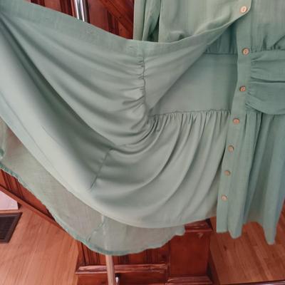 LOT 164: Women's Clothing Size Small by Ralph Lauren, Olive & Leaf, L.L. Bean & More