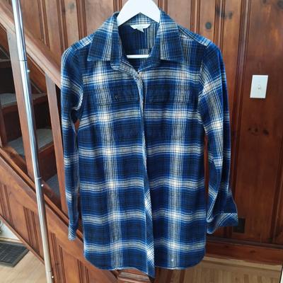LOT 164: Women's Clothing Size Small by Ralph Lauren, Olive & Leaf, L.L. Bean & More