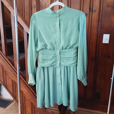 LOT 164: Women's Clothing Size Small by Ralph Lauren, Olive & Leaf, L.L. Bean & More
