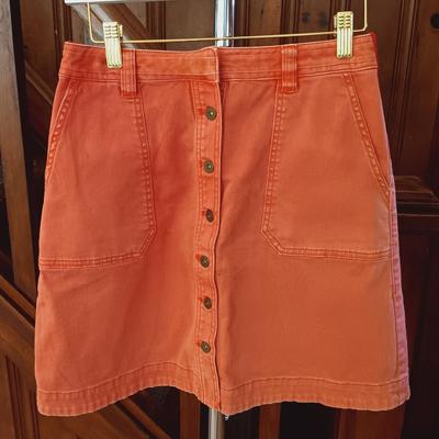 LOT 164: Women's Clothing Size Small by Ralph Lauren, Olive & Leaf, L.L. Bean & More
