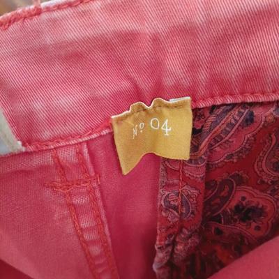 LOT 164: Women's Clothing Size Small by Ralph Lauren, Olive & Leaf, L.L. Bean & More