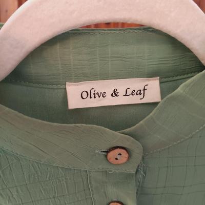 LOT 164: Women's Clothing Size Small by Ralph Lauren, Olive & Leaf, L.L. Bean & More
