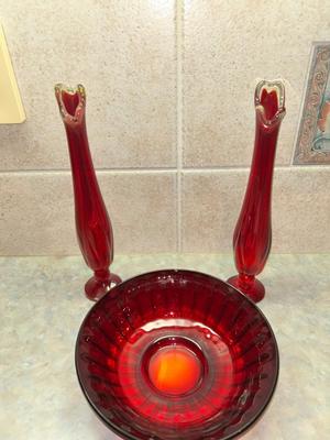 CRANBERRY COLORED FOSTORIA BUD VASES AND BOWL